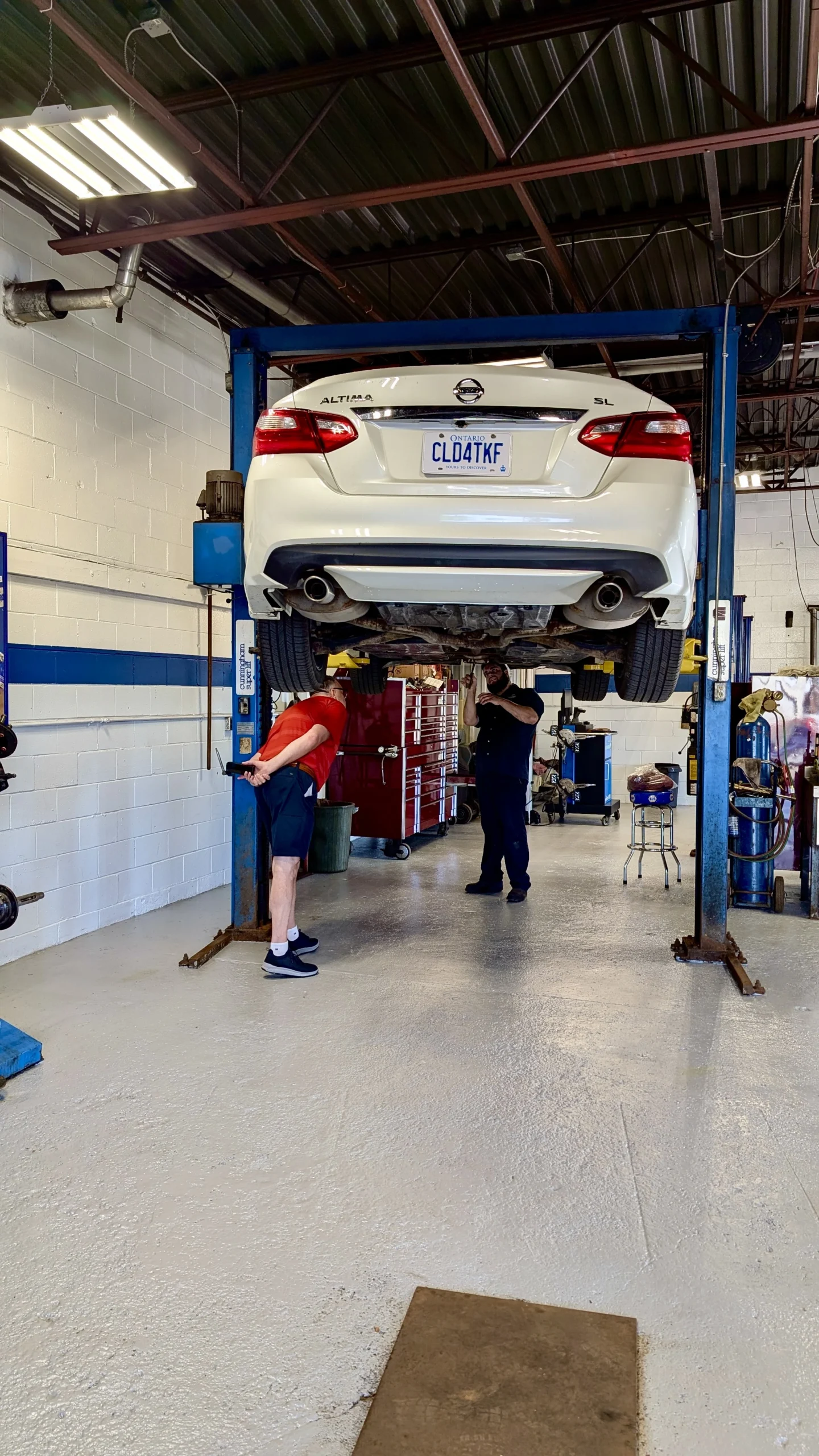 Car maintenance at Jerry Zister, car garage in Kitchener