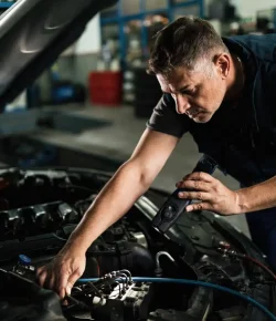 worker making oil change service in an auto shop - Jerry Zister, auto shop for car repair and maintenance in Kitchener, Ontario