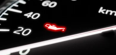 oil warning sign car on dashboard - oil change services at Jerry Zister in Kitchener