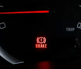 brake warning sign car on dashboard - brake repair service at Jerry Zister's auto shop in Kitchener